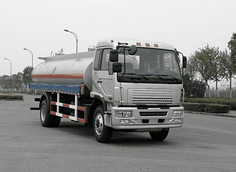 Tanker truck for chemical liquids